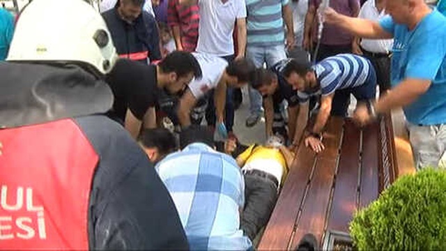 Kamyonet Şoförü Bir Hareketiyle Onlarca Yayanın Hayatını Kurtardı