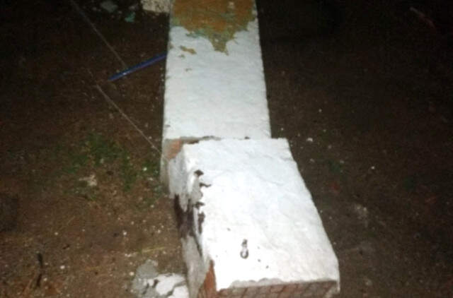 Üzerine Beton Direk Devrilen Küçük Elanurun Hayatını Kaybetti Üzerine Beton Direk Devrilen Minik Elanur Hayatını Kaybetti