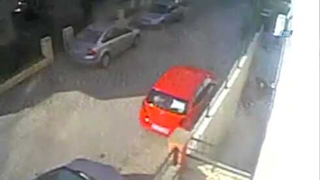 Başkasının Yerine Sınava Girmek İstediği Anlaşılınca Camdan Atlayıp 2 Bacağını Kırdı!