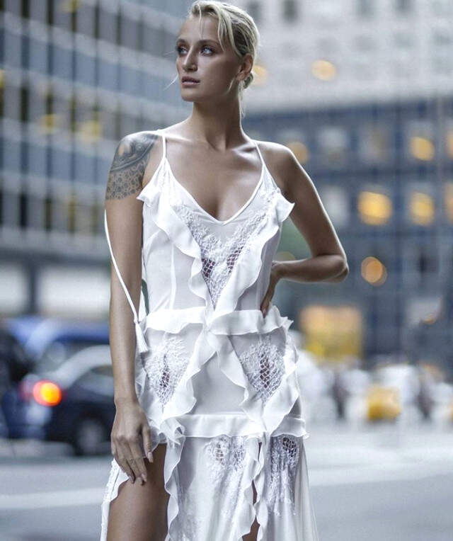 İki Erkek Arkadaşının Arasında Dans Eden Didem Soydan: Biz Ona Dans Demiyoruz, Tost Diyoruz İki Erkek Arkadaşının Arasında Dans Eden Didem Soydan: Biz Ona Dans Demiyoruz, Tost Diyoruz