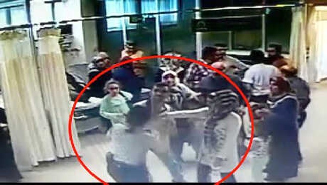 Kendilerini Uyaran Kadın Güvenlik Görevlisini Dövdüler