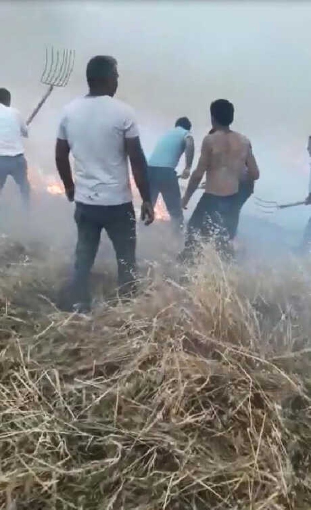 Karslı Çiftçinin Bir Yıllık Emeğini Kül Olmaktan Komşuları Kurtardı