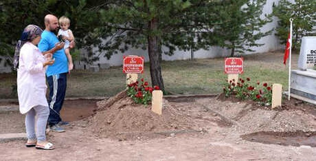Şehit Anne ve 10 Aylık Oğlunun Mezarlarına Ziyaretçi Akını
