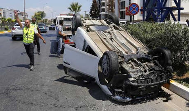 Sürücü ve Eşi Tartışırken Otomobil Takla Attı