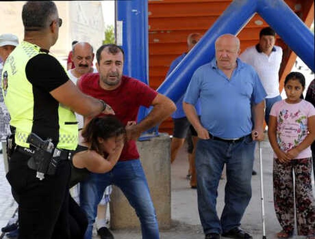 Sürücü ve Eşi Tartışırken Otomobil Takla Attı