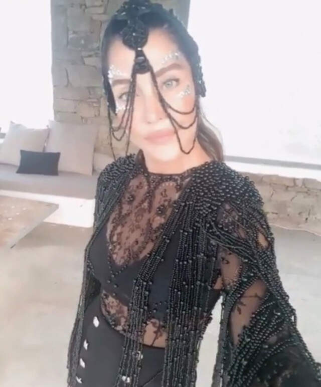 Deniz Akkaya, Doğum Gününü Kutlayan Hayranlarına Doğduğunda Kayda Geçen Ayak İzini Paylaşarak Teşekkür Etti