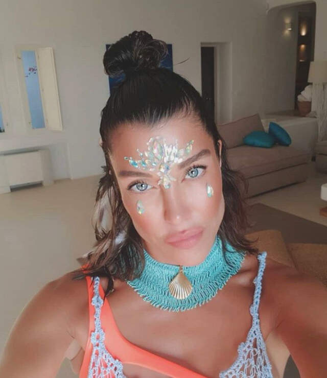 Deniz Akkaya, Doğum Gününü Kutlayan Hayranlarına Doğduğunda Kayda Geçen Ayak İzini Paylaşarak Teşekkür Etti