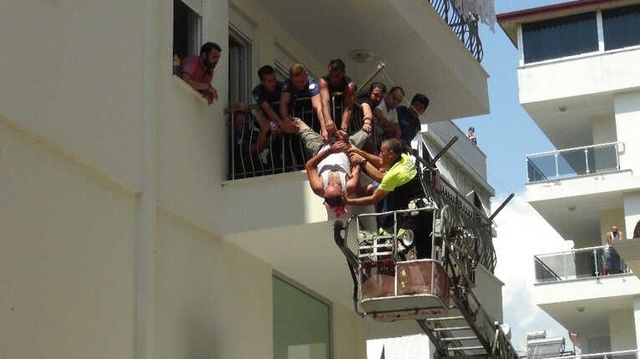 Kriz Geçirip Kendini Eve Kilitledi, Ölümün Eşiğinden Döndü