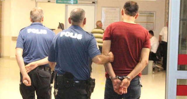 Cinnet Getiren Baba, Eşini Darp Edip Çocuğunu Bıçakladı! 4 Çocuğu Polis Kurtardı
