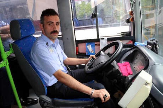 Şoför, Rahatsızlanan Kadın Yolcuya İlk Müdahaleyi Yapıp Hastaneye Götürdü
