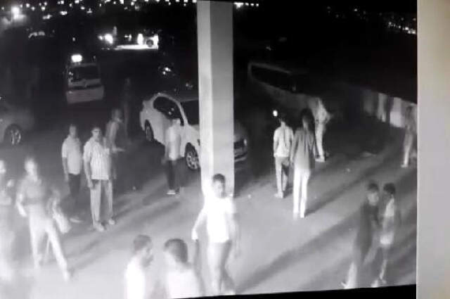 Diyarbakır'da, Hasta Yakınları Acil Servisi Savaş Alanına Çevirdi! Yaşananlar Anbean Kamerada Diyarbakır'da, Hasta Yakınları Acil Servisi Birbirine Kattı! Yaşananlar Anbean Kamerada