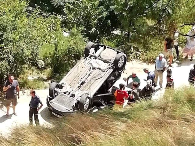 Şarampolden Yuvarlanan Otomobil, Canlı Yayın Yapan Gençlerin Kamerasına Yansıdı