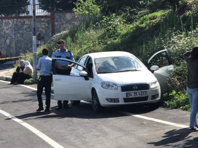 Üsküdar'da Korkunç Olay! Bir Genç Otomobilin İçinde Ölü Bulundu Üsküdar'da Korkunç Olay! Bir Genç Otomobilin İçinde Ölü Bulundu