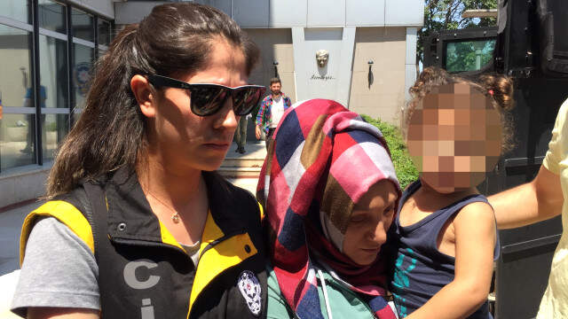 Cani Komşular, Kahve İçme Bahanesiyle Gelip Suriyeli Kadını İple Boğarak Öldürdü Cani Komşular, Kahve İçme Bahanesiyle Gelip Suriyeli Kadını İple Boğarak Öldürdü