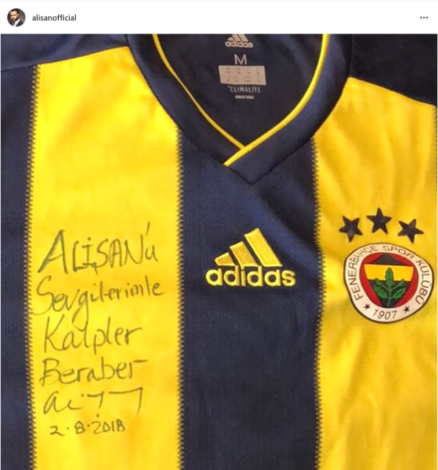 Kulüp Başkanı Ali Koç, Fenerbahçe Hayranı Alişan'a İmzalı Forma Hediye Etti