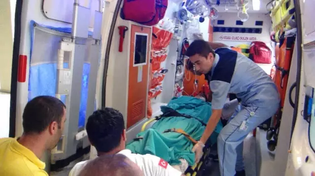 Okul Görevlisine Yardım Etmek İsteyen Gencin, Çamaşır Makinesine Kaptırdığı Eli Koptu