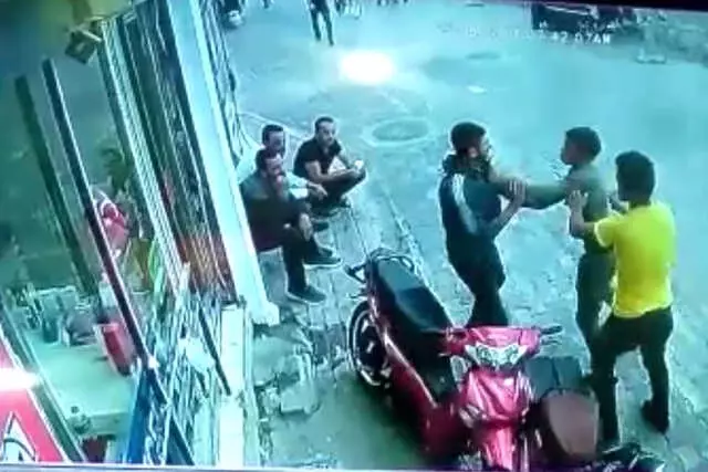 Konya'da, 2 Suriyelinin Kavgasında Makasla Yaralama Anı Kamereda