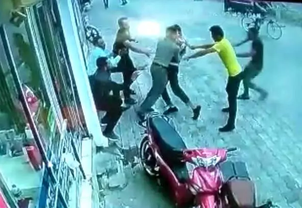 Konya'da, 2 Suriyelinin Kavgasında Makasla Yaralama Anı Kamereda