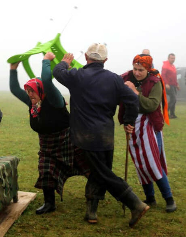 Rize'de, Yaylada Mera İşgal Kavgası Çıktı! Çadırı Ateşe Verdiler