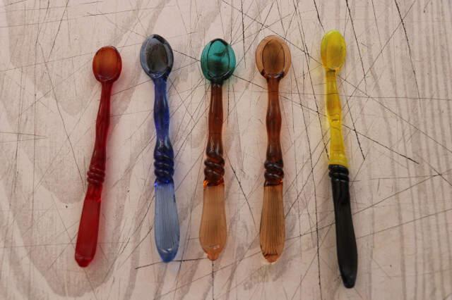 Yaklaşık 2 Ev Parası Harcadılar 5 Liraya Satıyorlar İthal Ettikleri Cam Çubukları İşleyen Karı-Kocaya Sipariş Yağıyor