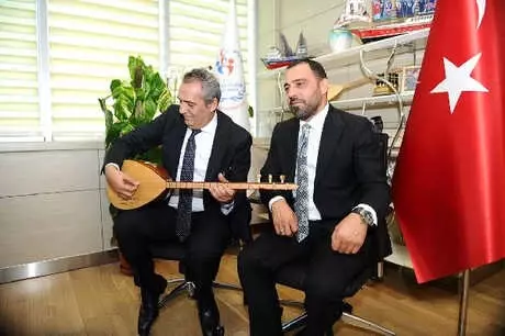 Yavuz Bingöl, Başkan Erdoğan'ın Söylediği Türküyü Seslendirip, Erdoğan ve Mehmetçiklere Hediye Etti