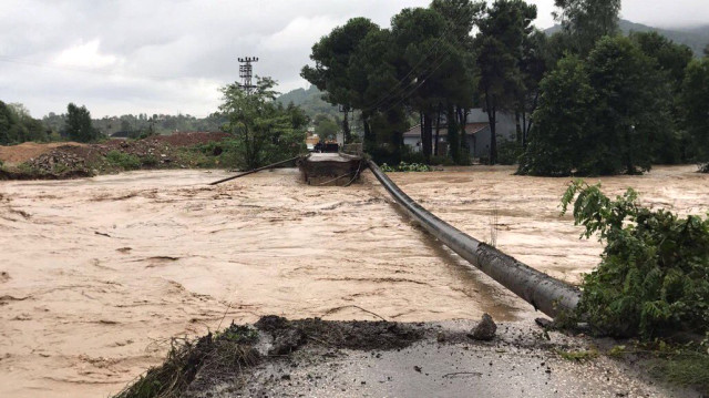 Ordu'daki Sel Nedeniyle Kamyon, Otobüs ve TIR'ların Kentten Geçişleri Yasaklandı