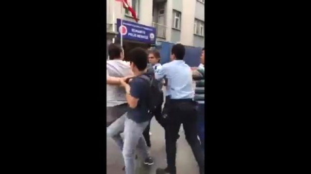 İstanbul'da UBER Eylemi! Önce Polisle Sonra Güvenlik Görevlileriyle Kavgaya Tutuştular