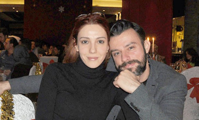 İstanbullu Gelin'in Fikret'i Salih Bademci ve Eşi İmer Özgün, Evliliklerinin Birinci Yılında Dudak Dudağa Görüntülendi