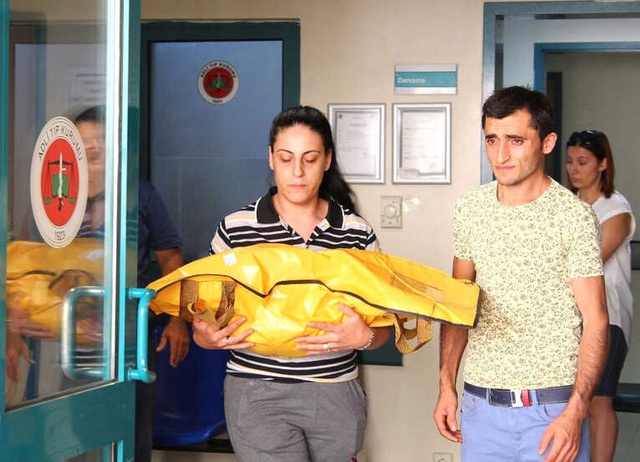 Nefes Borusuna Mama Kaçan <a class='keyword-sd' href='/bebek/' title='Bebek'>Bebek</a> Öldü, Acılı Annenin Yavrusuna Son Bakışı Yürek Yaktı