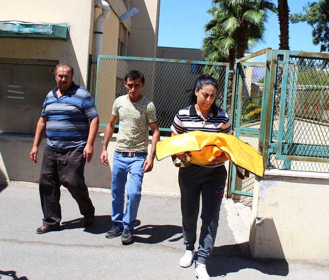 Nefes Borusuna Mama Kaçan Bebek Öldü, Acılı Annenin Yavrusuna Son Bakışı Yürek Yaktı