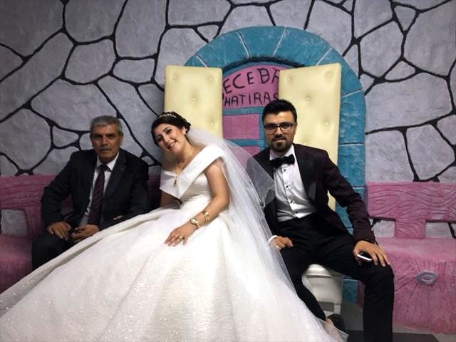 Aydın'da Düğünden Dönen Çift Kaza Yaptı! Gelin Hayatını Kaybederken Yere Savrulan Davetiye Yürekleri Dağladı