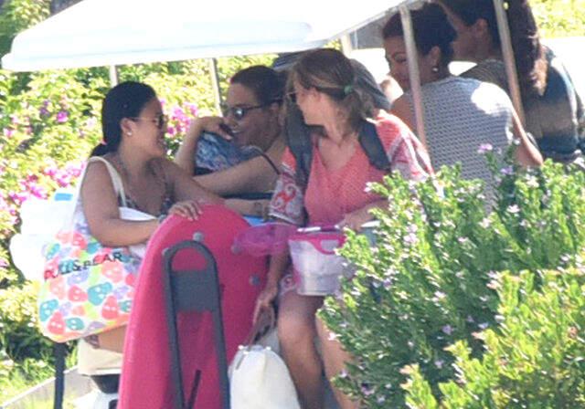 Ebru Gündeş Tatilde Görüntülenmemek İçin Köşe Bucak Kaçtı