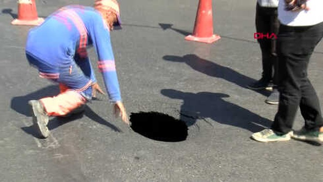 İstanbul Nispetiye Caddesi'nde Yolda Çökme