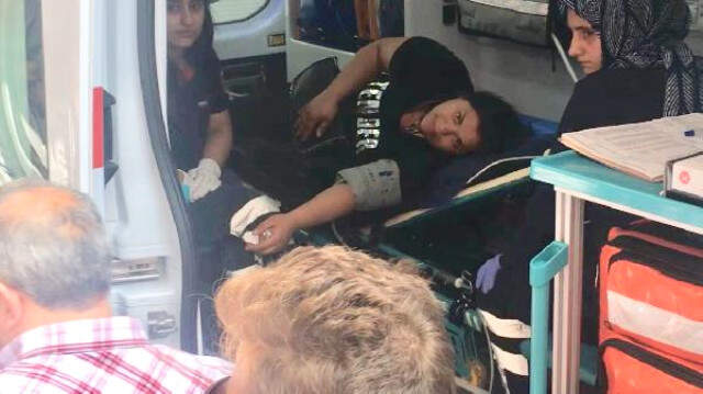 Kocaeli'de, Cani Genç Tartıştığı Sevgilisini Sokak Ortasında Sırtından Böyle Bıçakladı Kocaeli'de, Cani Genç Tartıştığı Sevgilisini Sokak Ortasında Sırtından Böyle Bıçakladı