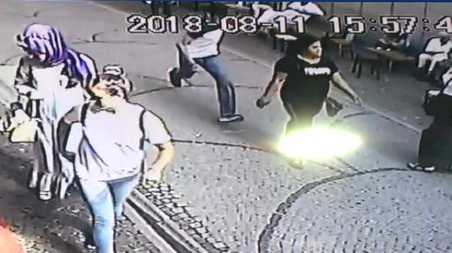 Kocaeli'de, Cani Genç Tartıştığı Sevgilisini Sokak Ortasında Sırtından Böyle Bıçakladı <a class='keyword-sd' href='/kocaeli/' title='Kocaeli'>Kocaeli</a>'de, Cani Genç Tartıştığı Sevgilisini Sokak Ortasında Sırtından Böyle Bıçakladı