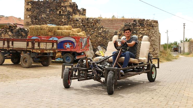 Lise Mezunu Genç, 8 Bin Lira Maliyetle Kendi Arabasını Yaptı