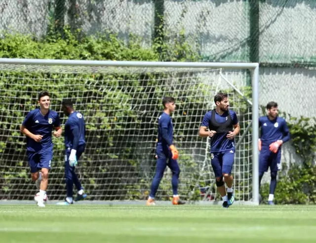 Fenerbahçe'nin Yeni Golcüsü Slimani, İlk Antrenmanına Çıktı