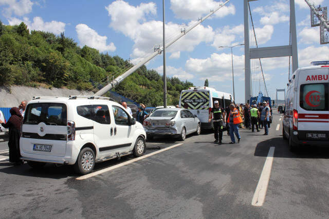 Son Dakika! FSM Girişinde Zincirleme Kaza: 2 Şerit Trafiğe Kapatıldı! FSM Girişinde Zincirleme Kaza: 2 Şerit Trafiğe Kapatıldı!