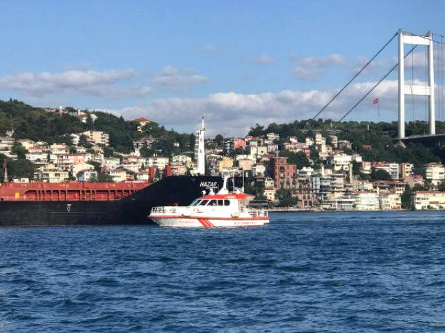 Boğaz'da Büyük Tehlike! Yalılara Doğru Sürüklenen Gemi Son Anda Durdu Boğaz'da Büyük Tehlike! Yalılara Doğru Sürüklenen Gemi Son Anda Durdu