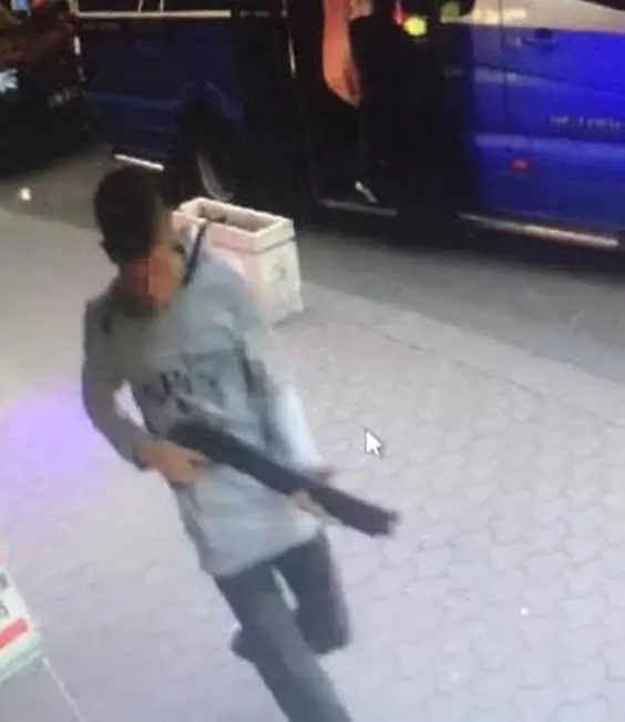 Başkent'te Pompalı Tüfekle 20 Kişiyi Yaralayan Çocuğun Kaçış Anı Kamerada