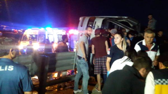 Bursa'da Yolcu Otobüsü Şarampole Devrildi: Çok Sayıda Yaralı Var
