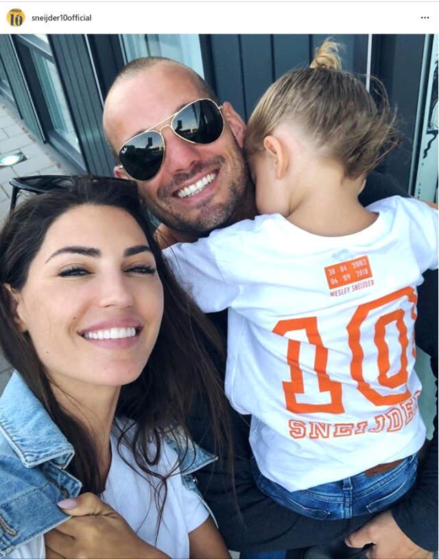 Wesley Sneijder, İhanet İddialarına İnat Eşiyle Birliktelik Pozu Verdi