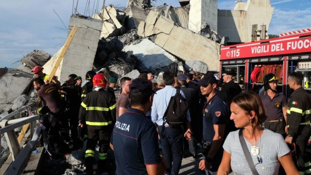 En Az 35 Kişinin Öldüğü Genova'daki Köprü Enkazından 'Yardım Çığlıkları Geliyor'