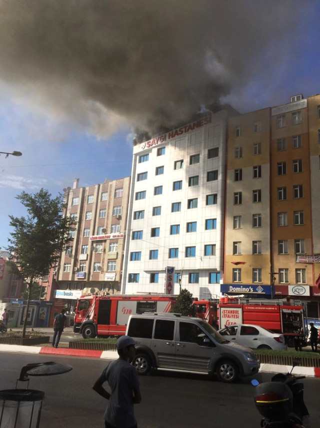 İstanbul'da Özel Hastanede Yangın Çıktı! Tüm Hastalar Tahliye Edildi