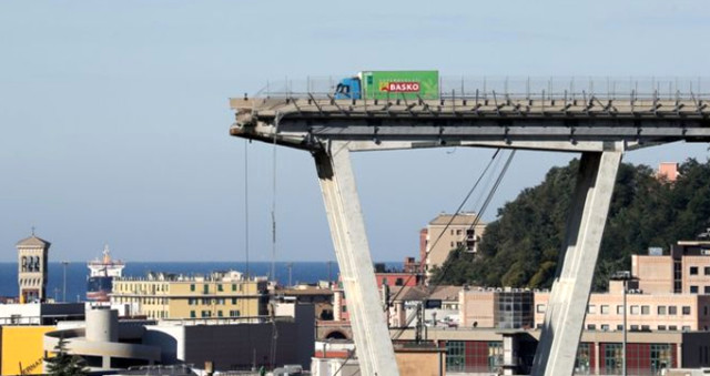 İtalya'da Çöken Köprünün Ucunda Son Anda Duran Kamyon Şoförü Konuştu