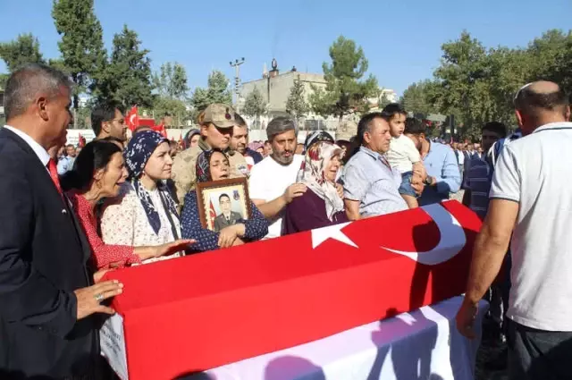 Sözün Bittiği Yer! Şehit Babası, Bakan Soylu'ya Sarıldı: İntikamlarını Alın