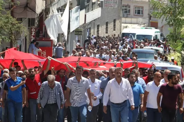 Diyarbakır Şehidini 'Kahrolsun PKK' Sloganları ile Son Yolculuğuna Uğurladı