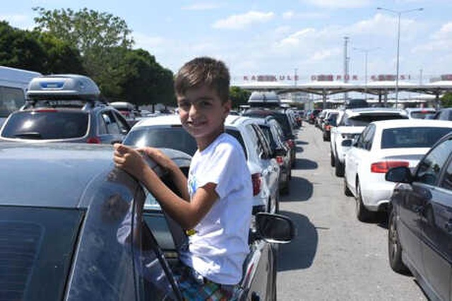 Kapıkule'de Oluşan Araç Kuyruğu Gümrük Dışına Taştı