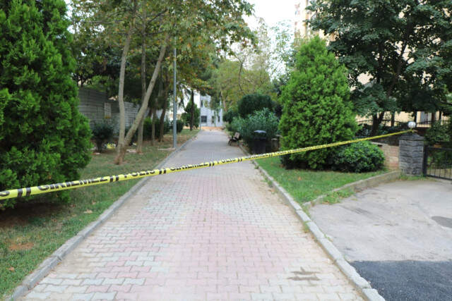 Kadıköy'de, Karnından Bıçaklanan Genç 300 Metre Yürüdükten Sonra Can Verdi