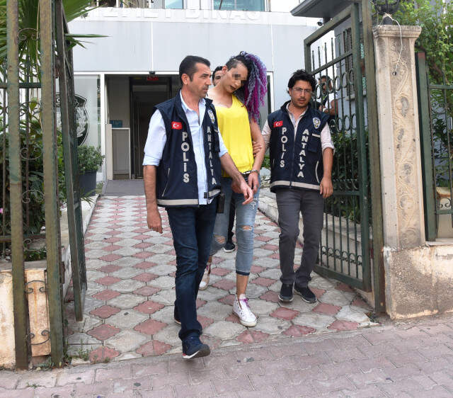 Fuhuş Pazarlığı Yaparken 2. Kattan Yere Düşen Şahsın ve Travestinin İfadesi Ortaya Çıktı Fuhuş Pazarlığı Yaparken 2. Kattan Yere Düşen Kişinin ve Travestinin İfadesi Ortaya Çıktı